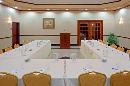 фото отеля Holiday Inn Express Hotel & Suites Newton Sparta