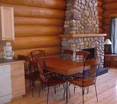 фото отеля Chancellor Peak Chalets Golden (British Columbia)