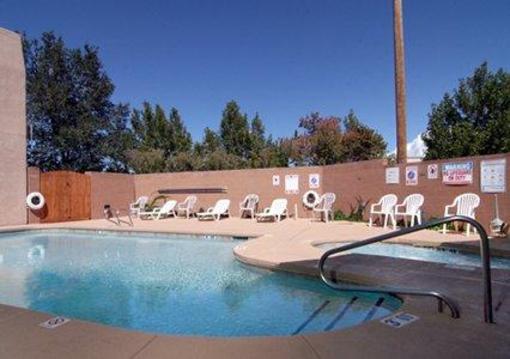 фото отеля Econo Lodge Inn & Suites Santa Fe