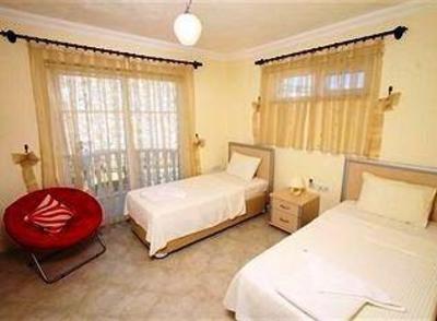фото отеля Lakeside Garden Holiday Village