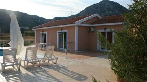 фото отеля Mesogeios Villas