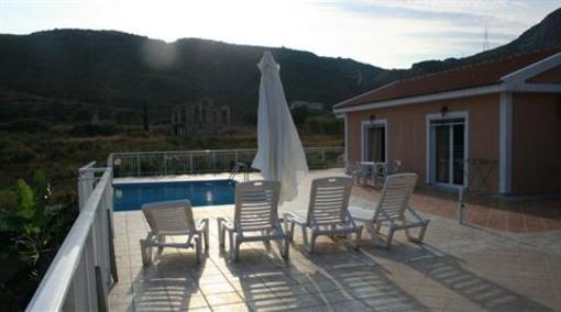 фото отеля Mesogeios Villas