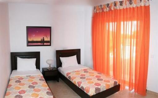 фото отеля Mesogeios Villas