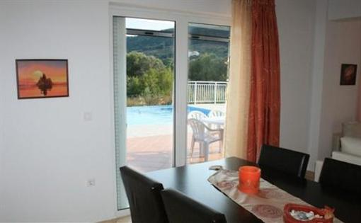 фото отеля Mesogeios Villas