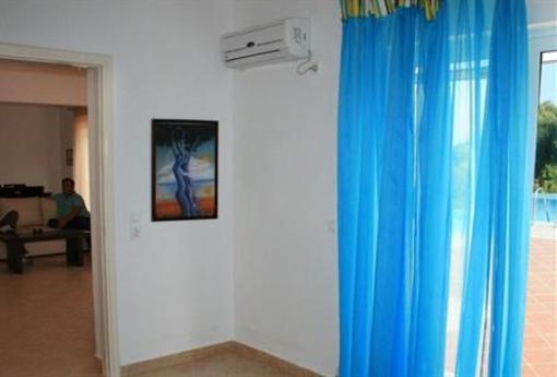 фото отеля Mesogeios Villas