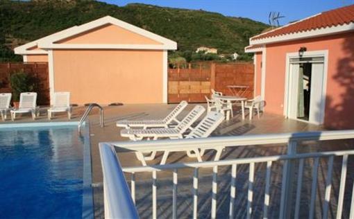 фото отеля Mesogeios Villas