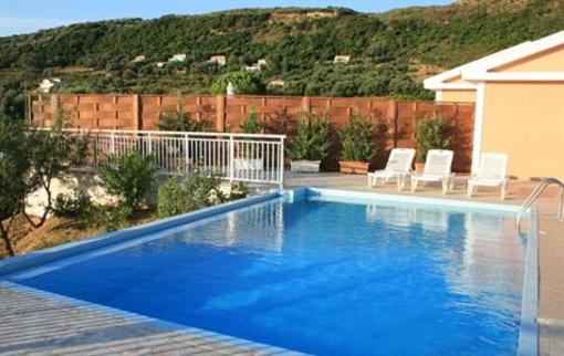 фото отеля Mesogeios Villas