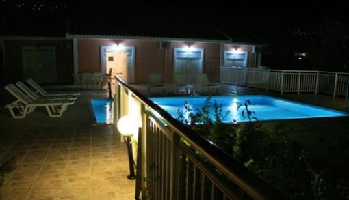 фото отеля Mesogeios Villas