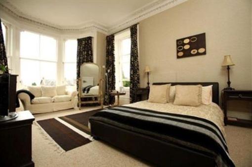 фото отеля Yanns At Glenearn House Crieff