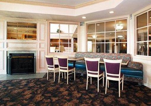 фото отеля Comfort Suites Fort Wayne