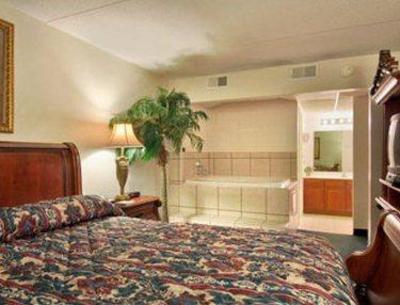 фото отеля Ramada Inn Henderson
