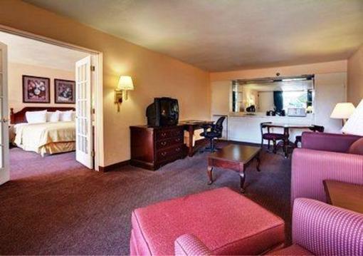 фото отеля Quality Inn & Suites New Port Richey