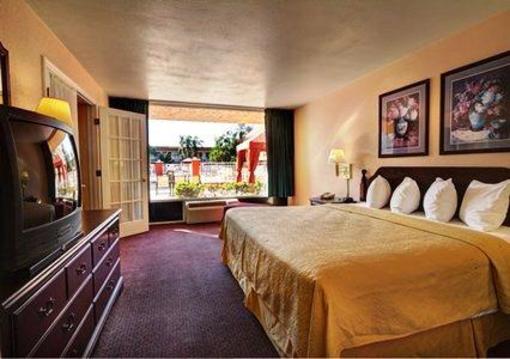 фото отеля Quality Inn & Suites New Port Richey