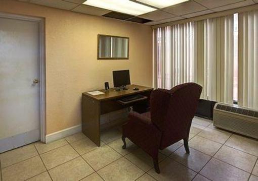 фото отеля Quality Inn & Suites New Port Richey