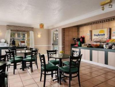 фото отеля Days Inn Tulsa Airport South