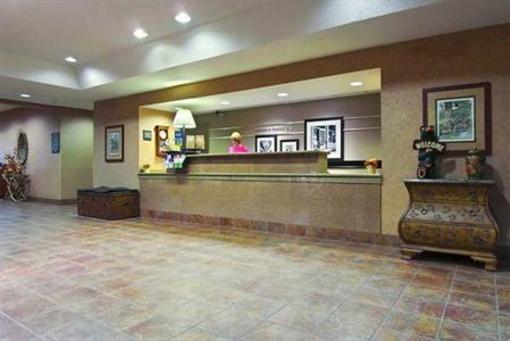 фото отеля Hampton Inn Kansas City Village West