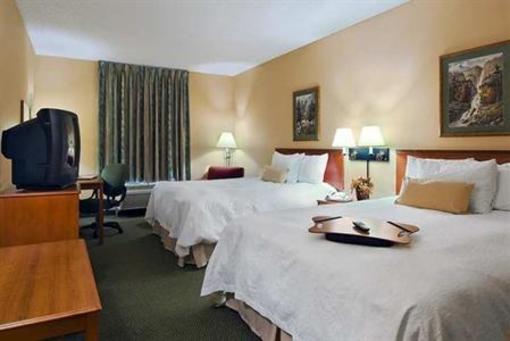 фото отеля Hampton Inn Kansas City Village West