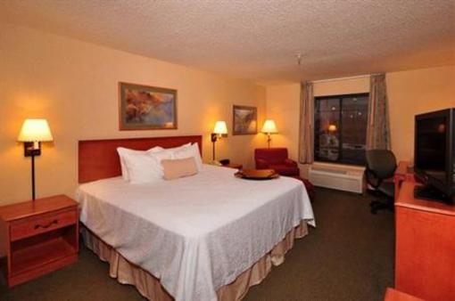 фото отеля Hampton Inn Kansas City Village West