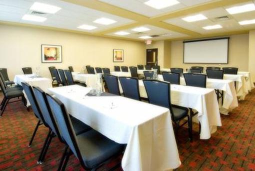 фото отеля Holiday Inn Express Hotel & Suites Eugene