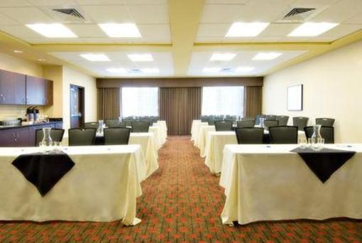 фото отеля Holiday Inn Express Hotel & Suites Eugene
