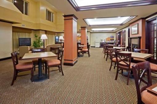 фото отеля Holiday Inn Express Minot South