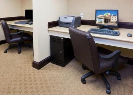 фото отеля Holiday Inn Express Minot South