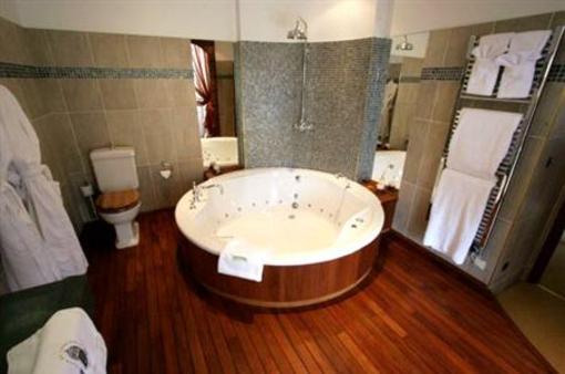 фото отеля Abbaye De La Bussiere Hotel La Bussiere-sur-Ouche