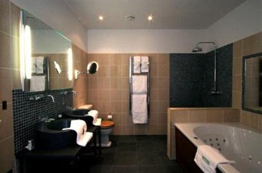 фото отеля Abbaye De La Bussiere Hotel La Bussiere-sur-Ouche