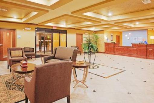 фото отеля Holiday Inn Express Hotel & Suites Foley