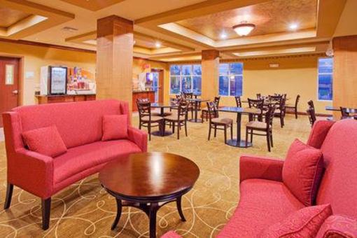 фото отеля Holiday Inn Express Hotel & Suites Foley