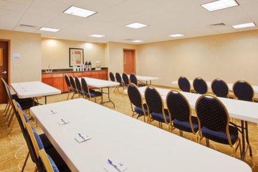 фото отеля Holiday Inn Express Hotel & Suites Foley