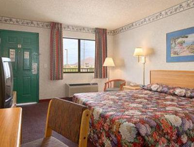 фото отеля Super 8 Tucson/Grant Road Area