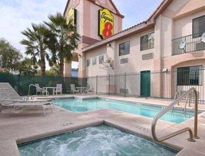 фото отеля Super 8 Tucson/Grant Road Area