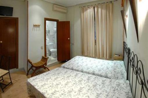 фото отеля Hostal La Plata