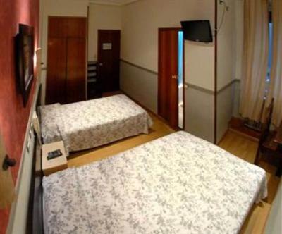 фото отеля Hostal La Plata