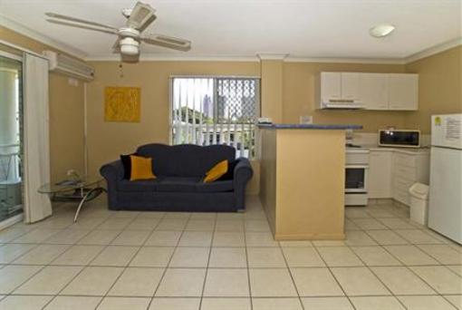 фото отеля Budds Beach Apartments