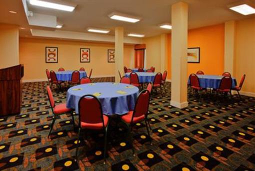 фото отеля Holiday Inn Express Orange Beach-On The Beach