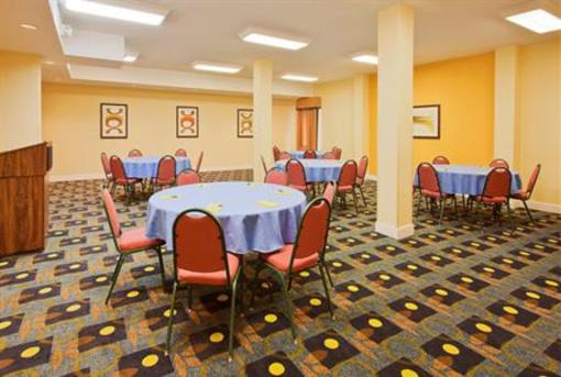 фото отеля Holiday Inn Express Orange Beach-On The Beach