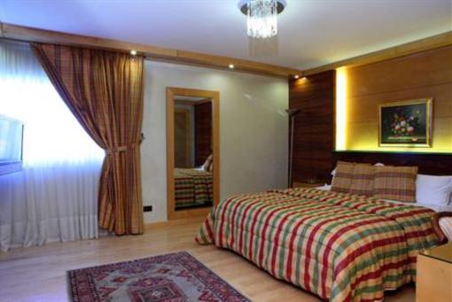 фото отеля Lahoya Suites Beirut