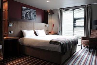 фото отеля De Vere Village Leeds South