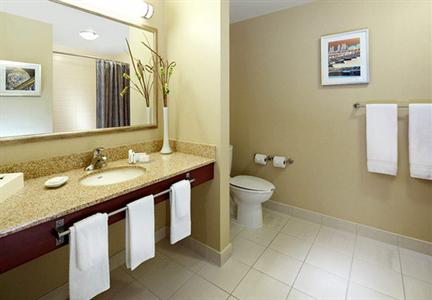 фото отеля Fairfield Inn & Suites Montreal Airport