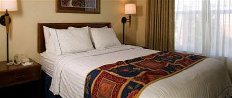 фото отеля Gatehouse Suites Grand Rapids East
