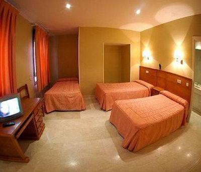 фото отеля Hostal Castilla II
