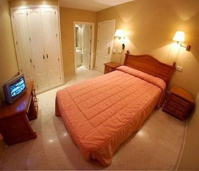 фото отеля Hostal Castilla II