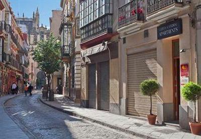 фото отеля Puerta Catedral Apartamentos Seville (Spain)