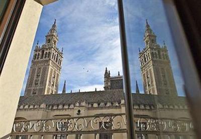 фото отеля Puerta Catedral Apartamentos Seville (Spain)