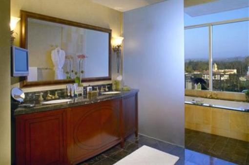 фото отеля The Beverly Hilton