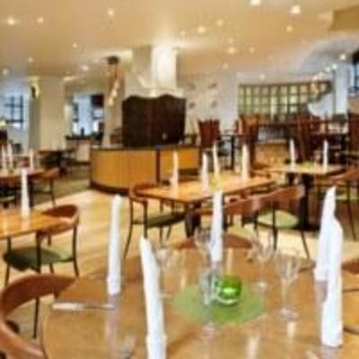 фото отеля Holiday Inn Sutton London