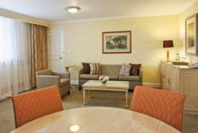 фото отеля Holiday Inn Sutton London