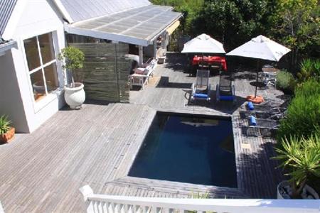 фото отеля Sea Breeze Inn Plettenberg Bay